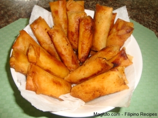 Filipino Turon (Fried Banana Roll)