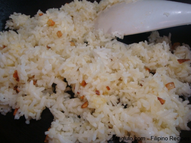 Sinangag (Filipino Garlic Fried Rice)